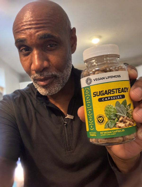 Customer holding up a bottle of SugarSteady Capsules