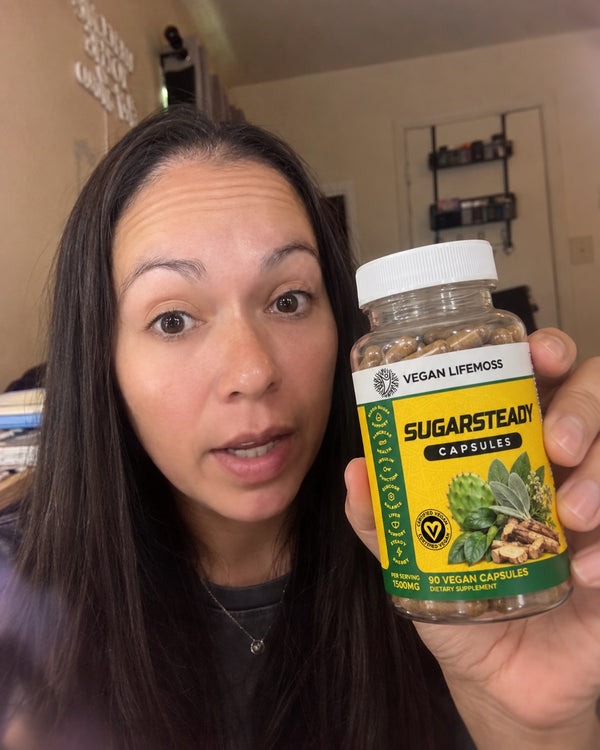 Customer holding up a bottle of SugarSteady Capsules